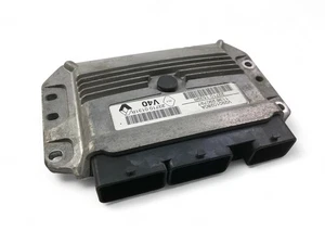 P194 RENAULT Engine Control Unit ECU 237100131R 237101539R - Picture 1 of 4