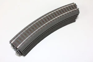 Märklin 24130 Gebogenes C-Gleis Radius R1 = 360 mm / 30° 6 Stück NEU - Bild 1 von 3