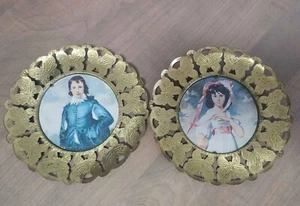 Vintage 2er Set Englische Runde Messing Schmetterling Rahmen mit Glas Pinky & Blau Junge - Bild 1 von 8