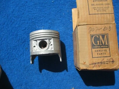 1959 1960 Pontiac NOS Piston GM # 536783 to 536785 All Series except Tri Power - Image 1 of 4
