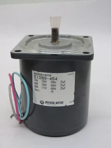 Oriental Motor E1289-454 Reversible 230V AC Single-Phase Induction Motor - Picture 1 of 5