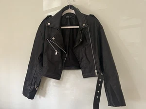 ZARA Damen Kunstleder Moto Jacke Schwarz Größe M Cropped Gürtel Biker Style - Bild 1 von 24