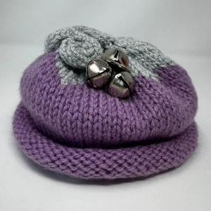 Handgestrickte Baby Kleinkind Mütze mit Jingle Bells Urlaub lila grau Acryl - Bild 1 von 7