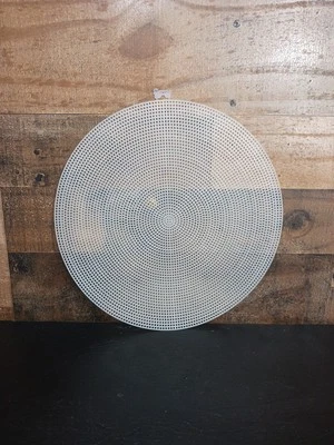 Sábanas redondas de malla de lona de plástico Darice 12 pulgadas blanco círculo alfombra en blanco  Foto 1 de 4