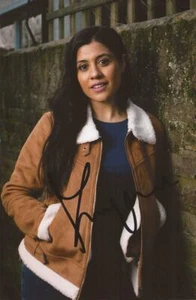 EASTENDERS* PRIYA DAVDRA 'IQRA AHMED' SIGNED 6x4 PORTRAIT PHOTO+COA - Picture 1 of 1