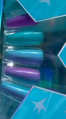 24 piezas Claire's Prensa Falsa en Uñas Uñas Falsas Pegamento en Uñas Vegano ¡Azul Arco Iris! Foto 1 de 4