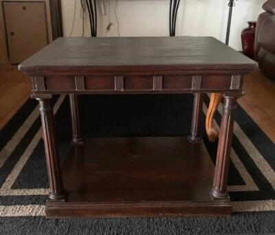 Антикварная мебель изобразительного искусства Grand Rapids красное дерево 2-уровневый торцевой столик 38/56 - Изображение 1 из 4