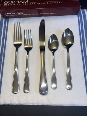 Gorham Acero Inoxidable 18/10 Borde de Cinta Esmerilado 5 Piezas Ajuste de Lugar Nuevo de Lote Antiguo Japa Sin Usar Foto 1 de 4