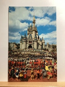 Cinderella Castle and a Cast of Thousands: Walt Disney World - Vintage Postcard - Picture 1 of 3