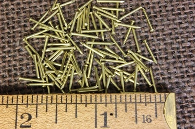 3/8 英寸实心黄铜手镯 100 NAILS 20 规格 Escutcheon 针小头美国制造 — 第 1/4 张图片