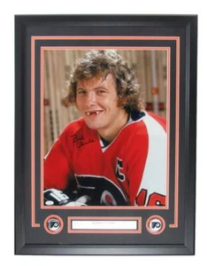 Bobby Clarke HOF Autographed 16x20 Photo Philadelphia Flyers Framed JSA - Picture 1 of 4
