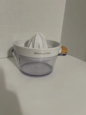 Exprimidor de cítricos Kitchenaid de 18 onzas apto para lavavajillas en tapa blanca Foto 1 de 4