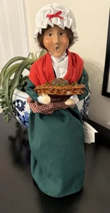 Byers Choice Mrs. Cratchit Plum Pudding Tray 2000  The Carolers 13" Pre Owned - Picture 1 of 6