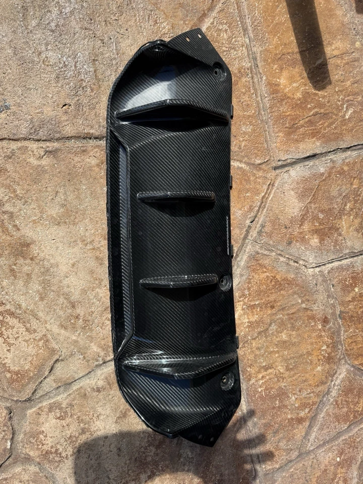 Difusor trasero de fibra de carbono M Performance - BMW (51-19-2-446-628) Foto 1 de 3