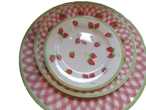 *Erdbeeren N Cream von Villeroy & Boch 1 Speiseteller & 1 Salatteller, 1 Reisschüssel + - Bild 1 von 3