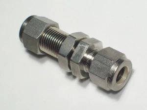 1 - Swagelok Stainless Steel Bulkhead Union Fitting, 3/8" OD Tube, SS-600-61 - Picture 1 of 3