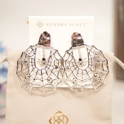 Pendientes Kendra Scott Plata Rodio Circonita Cúbica Telaraña Declaración Nuevos con Etiquetas Foto 1 de 4
