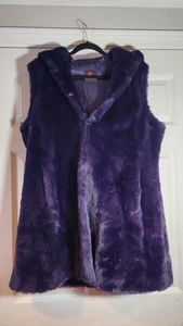 Gilet con cappuccio Adrienne Landau viola in pelliccia sintetica 1X - Foto 1 di 5