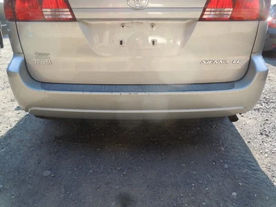 04-10 Cubierta de parachoques trasero Toyota Sienna sin asistencia de estacionamiento OEM 1D7 *RASGUÑOS/VER NOTAS* Foto 1 de 4