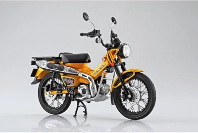 Honda CT125 Hunter Cub Tumeric Yellow 1:12 Scale Diecast Bike - Image 1 of 3