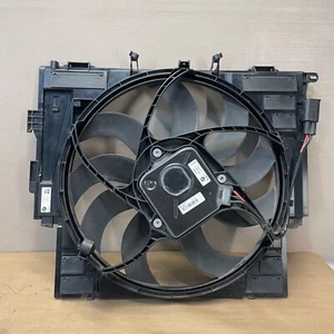 2012-2016 BMW 528i F10 N20 ENGINE RADIATOR COOLANT COOLING FAN SHROUD 600W OEM - Foto 1 di 10