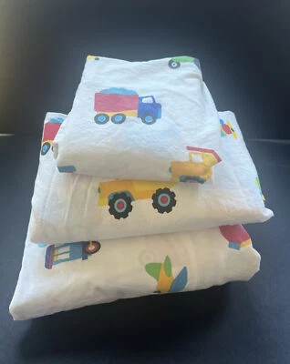 Juego de cama con tema de transporte/vehículos Olive para niños pequeños funda de almohada plana ajustada Foto 1 de 4