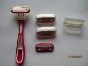Wilkinson Intution Sensitive Fab Damen Rasierer Blades 4 Ersatzklinge ohne Griff - Bild 1 von 3
