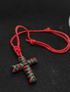 Collana in Paracord con crocifisso - Red Christmas Edition- Regolabile - Foto 1 di 1