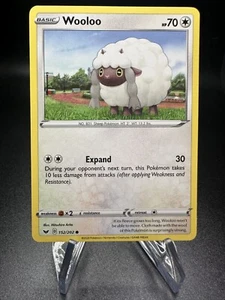 Wooloo - 152/202 Sword & Shield - Pokémon TCG - Picture 1 of 2