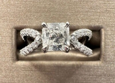 NEW 14K WG WHITE GOLD .80CT RADIANT CUT SPLIT SHANK DIAMOND ENGAGEMENT RING - Image 1 of 4