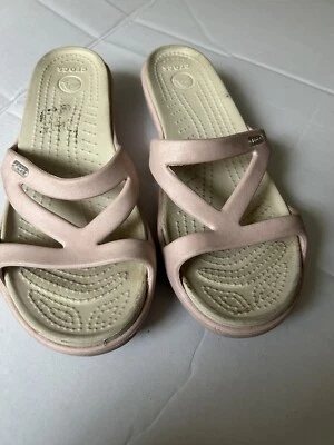 Sandalias de cuña Crocs algodón caramelo estuco Hilga Slide para mujer talla 8 rosa Foto 1 de 4