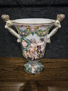 Antique CAPODIMONTE Italy Bernino Porcelain Pedestal Vase 3d . Excellent Cond. - Picture 1 of 9