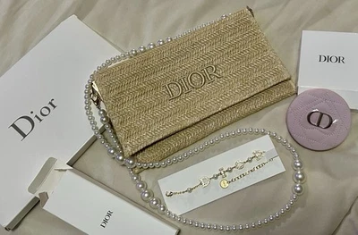 Paquete de pulsera de belleza Dior Rafia GWP bolsa de paja con cadena de perlas Dior Foto 1 de 4