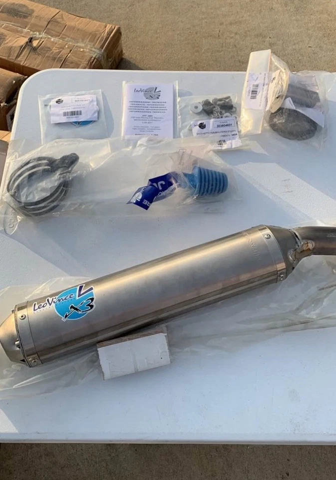 Sistemas de escape Leo Vince X3 SUZUKI RM-Z 250 titanio completo “LOW BOY” Foto 1 de 4