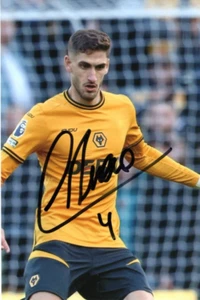 WOLVES & URUGUAY: SANTIAGO BUENO SIGNED 6x4 ACTION PHOTO+COA **PROOF** - Picture 1 of 2