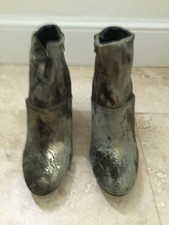 Women Casual Boots.Green and Gold Velvet. Made In Italy. New. Size 40. Charles D