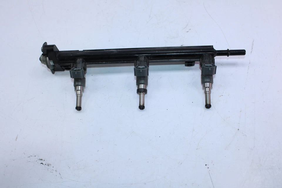 2009 Yamaha RS Venture GT RST90GT  FUEL INJECTOR RAIL 8GC-13761-00-00 - Image 1 of 4