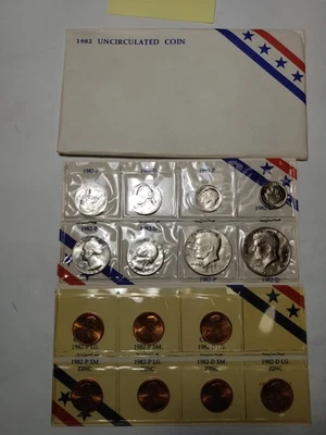 1982 P & D United States 15 Coin Set Philadelphia Denver Uncirculated US Mint - Image 1 of 3