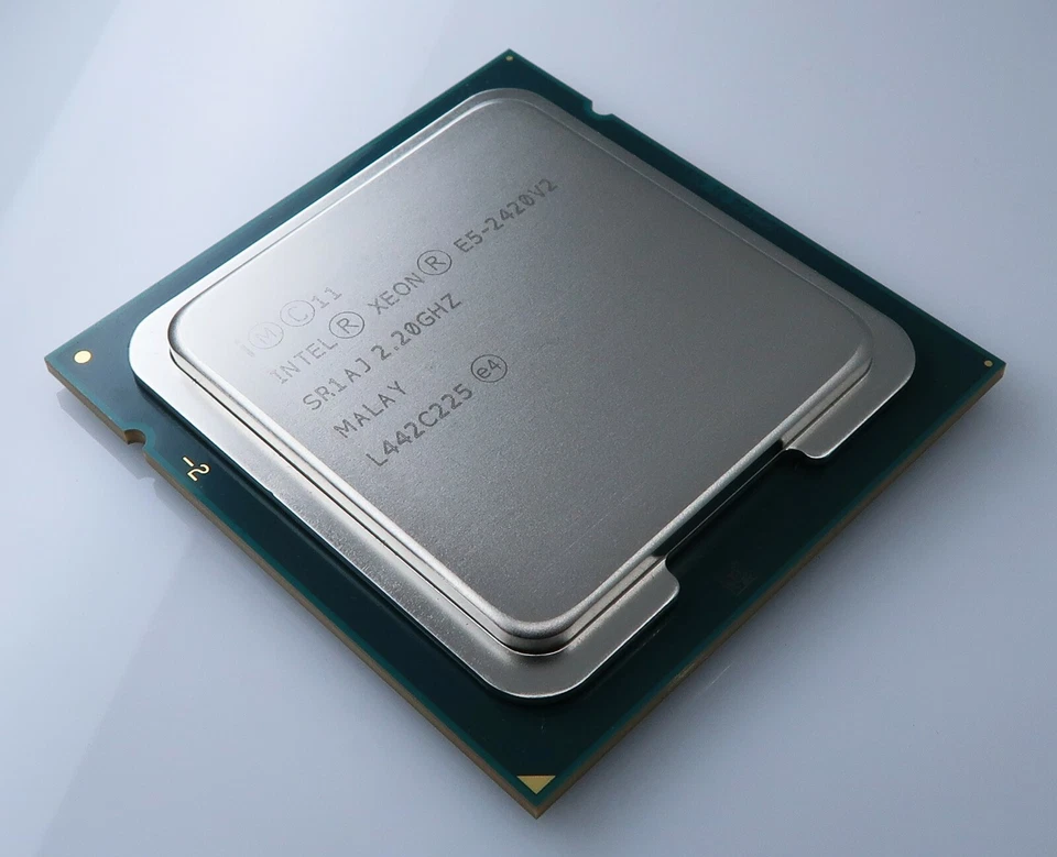 Intel Xeon E5-2420 v2 6 Core 2.2 GHz  LGA1356 Server CPU (CM8063401286503S) - Image 1 of 4