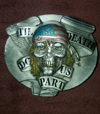 Fivela de cinto Bergamota 1994 American V-Twin Skull Flag "Até que a morte nos faça parte" - Imagem 1 de 2