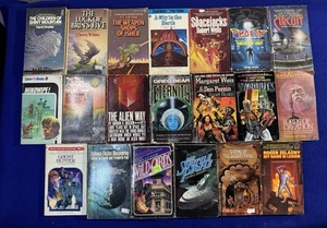 Large Lot of 20 Mixed Vintage Fantasy Sci-fi Classic PB Books, Various Authors - Foto 1 di 4