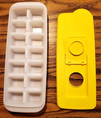 1 TUPPERWARE Fresh N Pure Covered Ice Cube Tray #2704  - Image 1 of 2