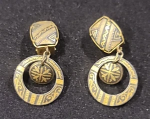 Vtg Damascene Clip On Circle in Circle Dangle Drop Earrings Black & Gold Tone - Picture 1 of 22