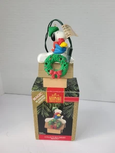 Hallmark 1992 Peanuts Snoopy Doghouse Magic luces parpadeantes en corona adorno - Imagen 1 de 5