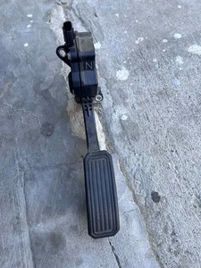 10-15 TOYOTA PRIUS GAS THROTTLE ACCELERATOR PEDAL OEM - Picture 1 of 6