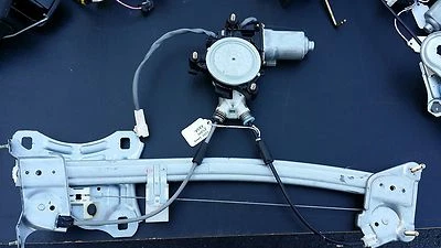 Lexus ES300 1998 - Conjunto de regulador de ventana - conductor trasero 1997-2001 Foto 1 de 2