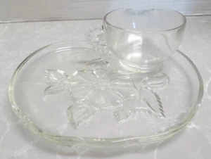 Set of 4 Apple Shape Clear Floral Bottom Snack Luncheon Plates w/ Matching Cups - Picture 1 of 6