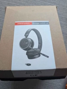 Plantronics Voyager 4220 UC Bluetooth Stereo Headset USB-A BT Dongle Sound Guard - Afbeelding 1 van 3