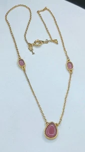Collana Trifari Vintage Set Lunetta Tono Oro Vetro Viola Ciondolo a Goccia 15 in - Foto 1 di 6