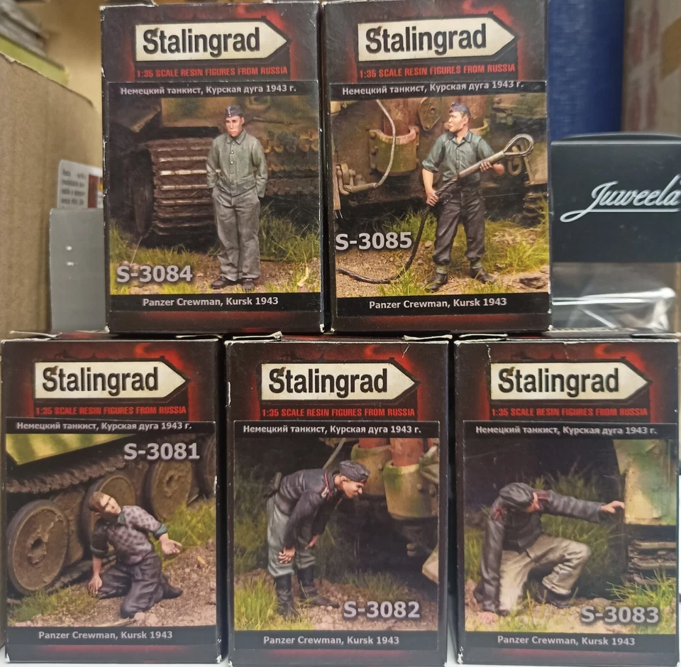 MODELLISMO - Panzer Crewman Kursk 1943 n.5 fig. - STALINGRAD S-3083 Scala 1/35 - Immagine 1 di 1